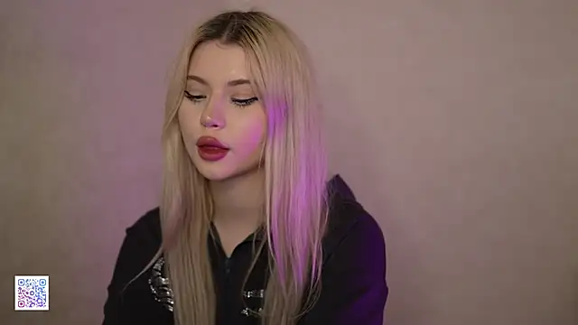 AshleyNikoo online show from November 14, 2025, 6:44 pm