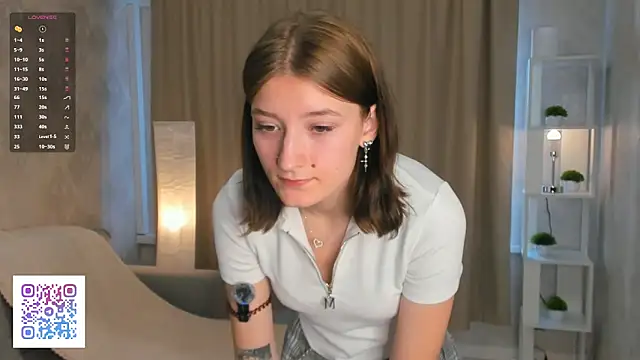 Snapshot of AnnaleeJennie chatting on October 7, 2025, 4:13 am AnnaleeJennie online show from October 7, 2025, 4:13 am