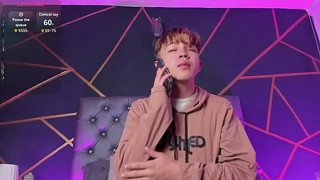 Lian Miller1  online show from March 31, 2026, 12:18 pm