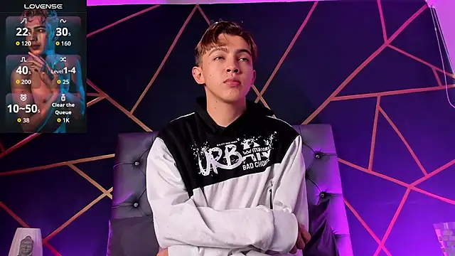 Lian Miller1  online show from April 6, 2026, 12:28 pm