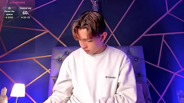 Lian Miller1  online show from March 3, 2026, 12:23 pm