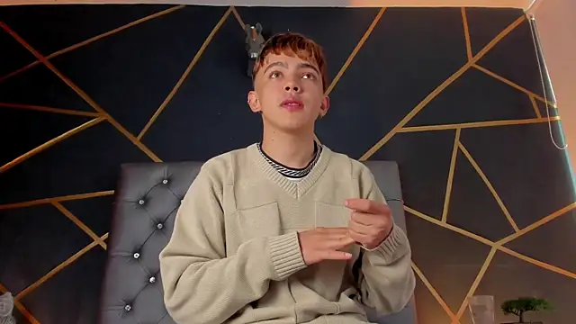 Lian Miller1  online show from December 3, 2025, 12:37 pm