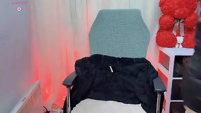 NEWONETO online show from November 9, 2025, 1:37 pm