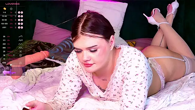EvaaLane online show from May 12, 2026, 11:22 pm