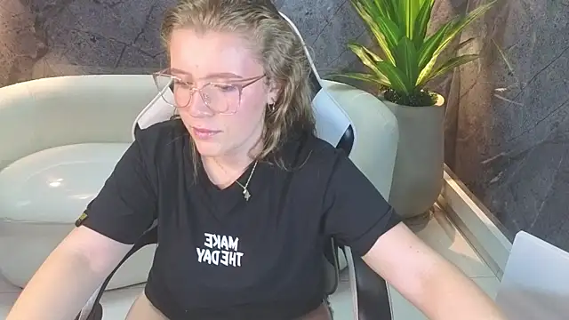 carla tp online show from October 10, 2025, 1:01 pm