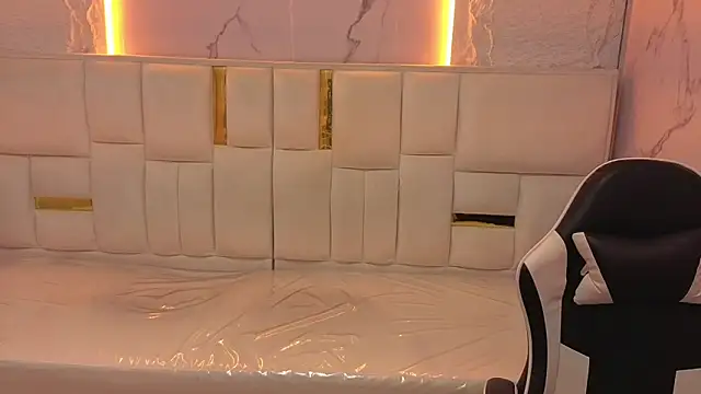 carla tp online show from November 23, 2025, 12:37 pm