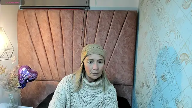 Issa Milf   online show from October 12, 2025, 12:06 pm