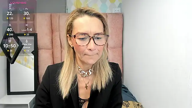 Issa Milf   online show from February 14, 2026, 1:11 pm