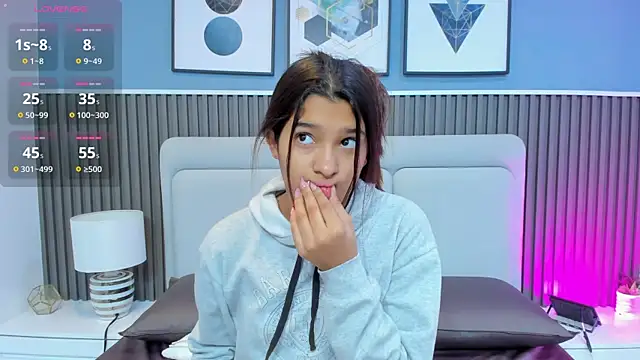 liz  cute online show from October 31, 2025, 11:29 am