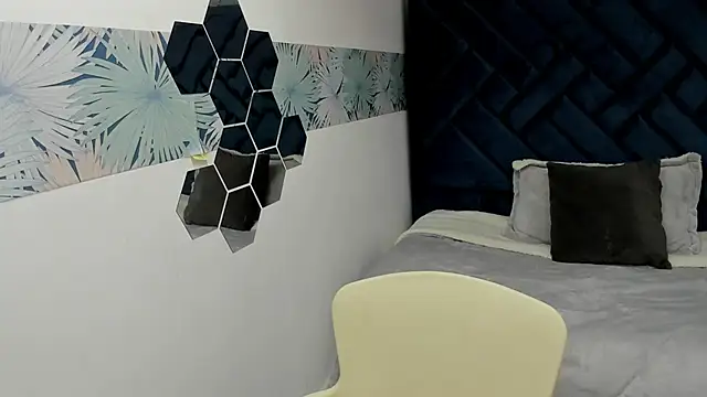 Valery More   online show from November 21, 2025, 12:37 pm