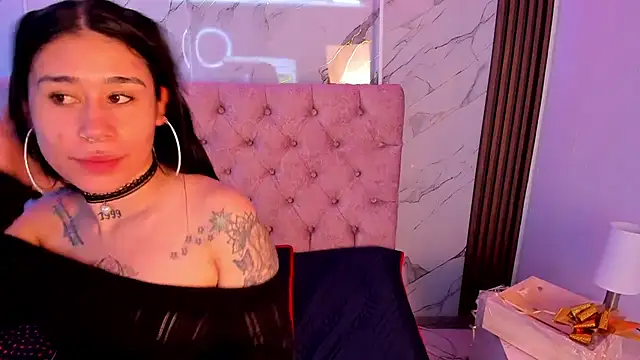 SusanVilla online show from December 19, 2025, 2:41 pm