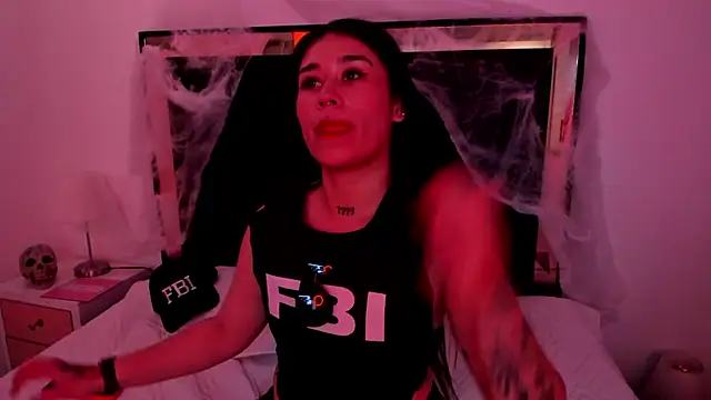 SusanVilla online show from October 11, 2025, 7:59 pm