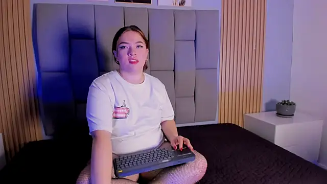 Kandyfrees  online show from December 18, 2025, 11:25 am