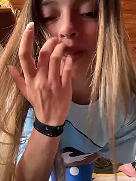 Miia Millerr online show from December 18, 2025, 2:21 pm