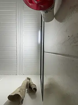 Miia Millerr online show from November 19, 2025, 2:55 am