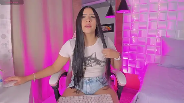 Scarlett Kiiss online show from February 17, 2026, 11:51 am