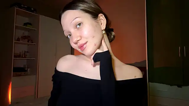 EmiIyKitty online show from December 14, 2025, 6:57 pm