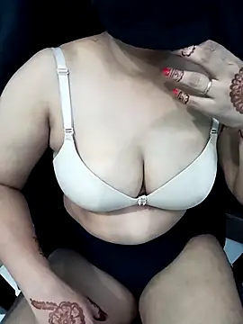 nakedqueen4u online show from October 10, 2025, 6:42 pm