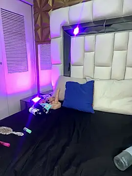 violet milleer online show from January 15, 2026, 7:50 pm