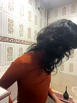 MadamLeRouge online show from October 28, 2025, 11:25 pm