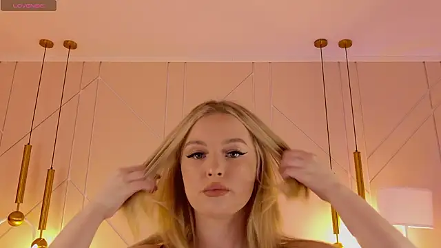 Snapshot of EllyLinn chatting on February 22, 2026, 5:03 pm EllyLinn online show from February 22, 2026, 5:03 pm