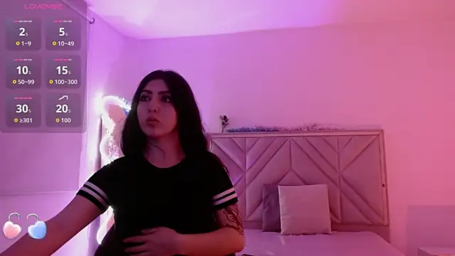 Ixchel tay online show from November 12, 2025, 3:32 am