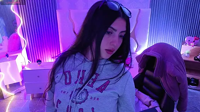 Ixchel tay online show from April 13, 2026, 4:05 am