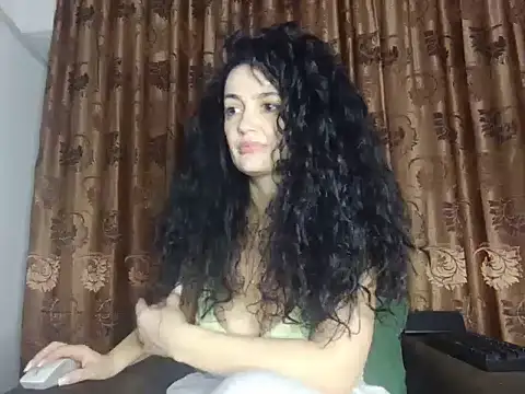 JadeLure online show from November 6, 2025, 7:29 pm