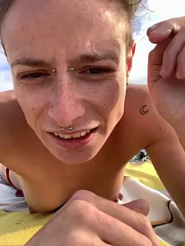 Snapshot of GoldenPussy1329 chatting on October 14, 2025, 3:34 pm GoldenPussy1329 online show from October 14, 2025, 3:34 pm