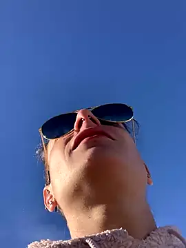 Snapshot of GoldenPussy1329 chatting on October 7, 2025, 8:48 am GoldenPussy1329 online show from October 7, 2025, 8:48 am