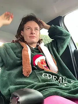 Snapshot of GoldenPussy1329 chatting on November 17, 2025, 9:35 am GoldenPussy1329 online show from November 17, 2025, 9:35 am