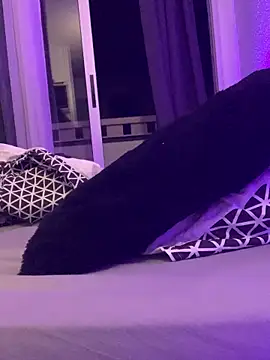 Snapshot of GoldenPussy1329 chatting on November 23, 2025, 10:20 pm GoldenPussy1329 online show from November 23, 2025, 10:20 pm