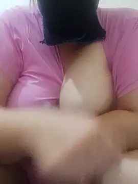 emanittabella123 online show from October 12, 2025, 3:52 am