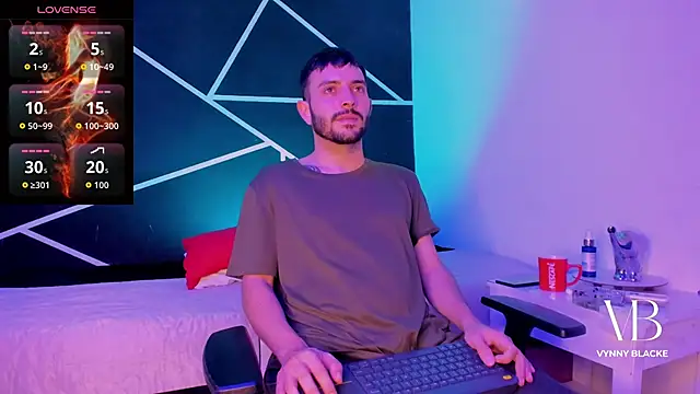 VynnyBlacke  online show from December 15, 2025, 8:58 pm