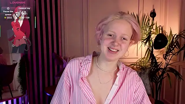 luna son online show from November 5, 2025, 10:02 pm