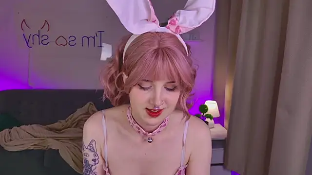 luna son online show from October 16, 2025, 1:25 am