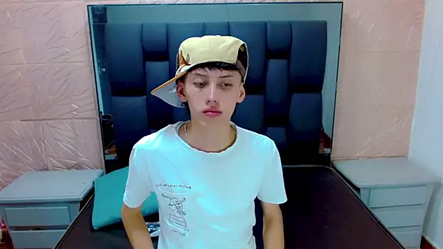 thaigo twink38 online show from November 8, 2025, 4:16 am