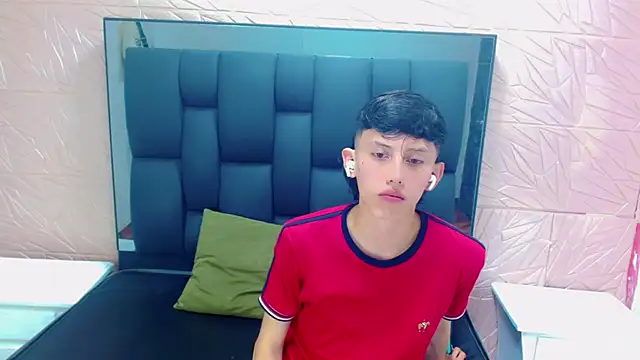 thaigo twink38 online show from December 15, 2025, 5:02 am