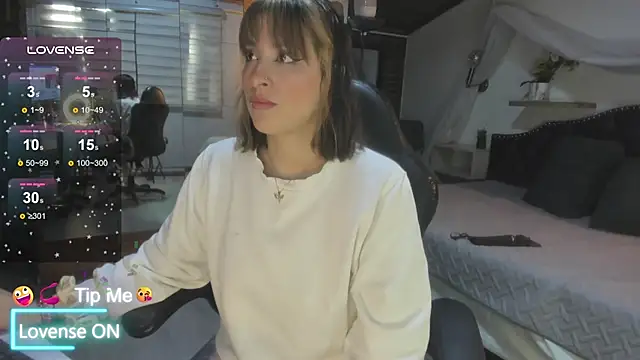 sophialyh 1 online show from April 10, 2026, 12:34 pm