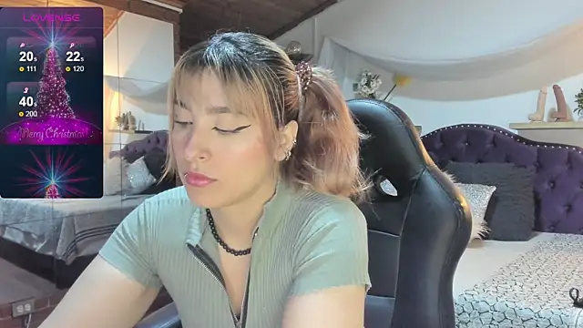 Snapshot of sophialyh_1 chatting on December 4, 2025, 12:48 pm sophialyh 1 online show from December 4, 2025, 12:48 pm