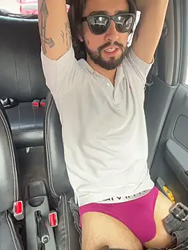 maximusdominus26 online show from November 17, 2025, 4:33 pm