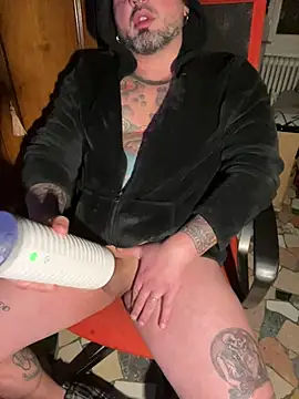 Snapshot of marcotatuatooo chatting on January 11, 2026, 9:44 pm marcotatuatooo online show from January 11, 2026, 9:44 pm