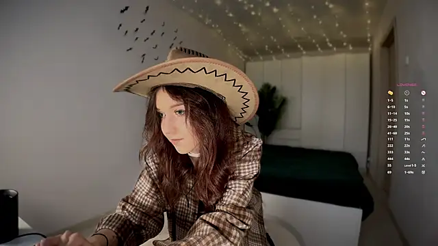 Snapshot of monnymoon chatting on October 31, 2025, 8:00 am monnymoon online show from October 31, 2025, 8:00 am