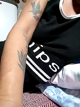 Hotmommax online show from February 9, 2026, 7:23 pm