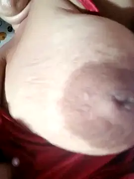 Hotmommax online show from January 13, 2026, 8:24 pm