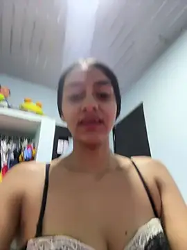 Snapshot of miluwatson chatting on February 6, 2026, 4:19 am miluwatson online show from February 6, 2026, 4:19 am