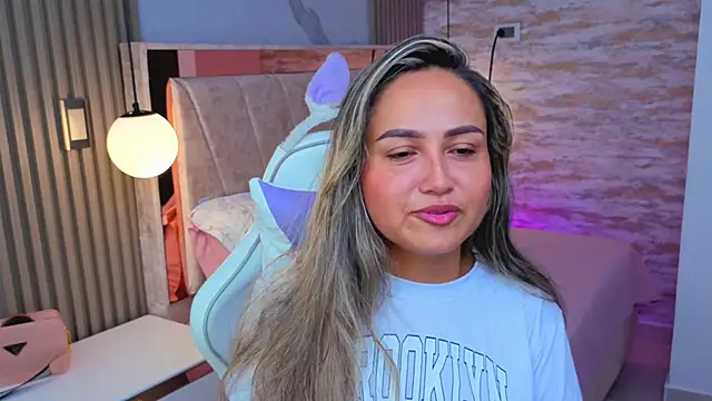 Snapshot of lila_cute1 chatting on October 24, 2025, 8:19 pm lila cute1 online show from October 24, 2025, 8:19 pm