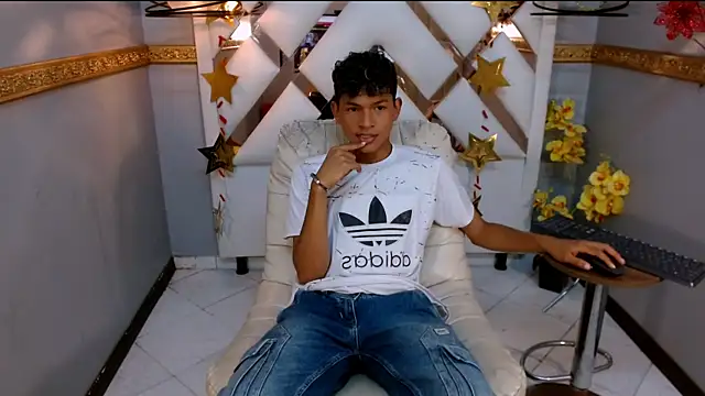 Snapshot of Sammy_Millers chatting on October 8, 2025, 8:09 pm Sammy Millers online show from October 8, 2025, 8:09 pm