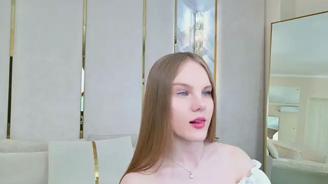 Lili Lohan online show from May 27, 2026, 5:04 am