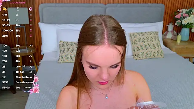 Lili Lohan online show from November 13, 2025, 5:06 pm